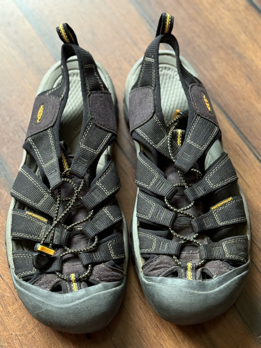 Keen Black and Gray Closed-Toe Outdoor Sandals with Yellow Accents